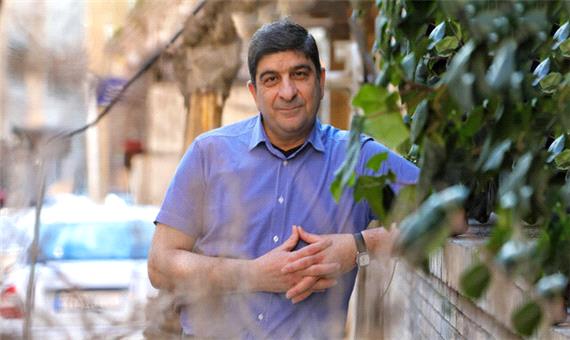 دست‌های مستور آغشته به «خون مباح کلمات»