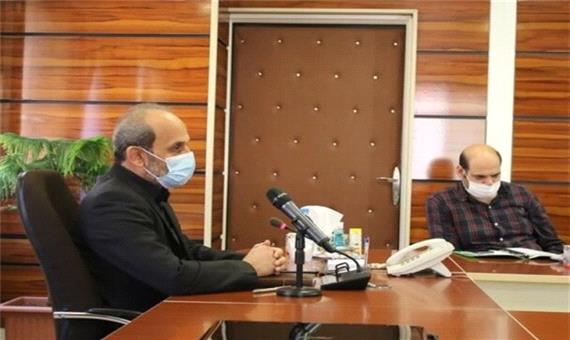 رئیس رسانه ملی به خانواده شهید لندی ادای احترام کرد
