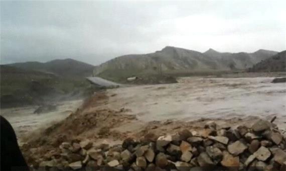 باران در صیدون راه ارتباطی 2٠ روستا را قطع کرد
