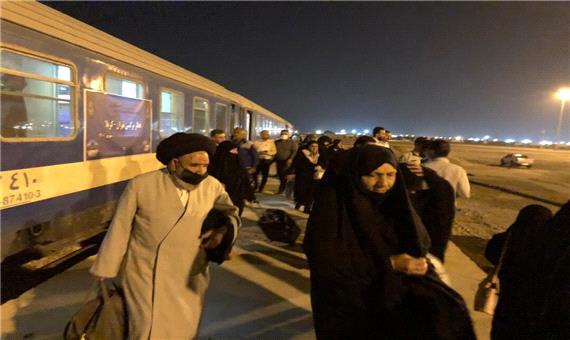 نخستین قطار ترکیبی تهران- کربلا وارد ایستگاه شلمچه در خوزستان شد