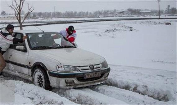امدادرسانی به 57 خودروی گرفتار در برف خراسان رضوی