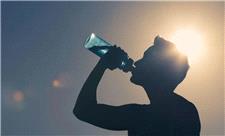 آیا واقعا روزانه به 8 لیوان آب نیاز داریم؟