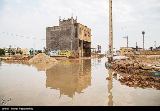 بنیاد مسکن انقلاب برای مردم آسیب دیده از آبگرفتگی در خوزستان واحد مسکونی می‌سازد