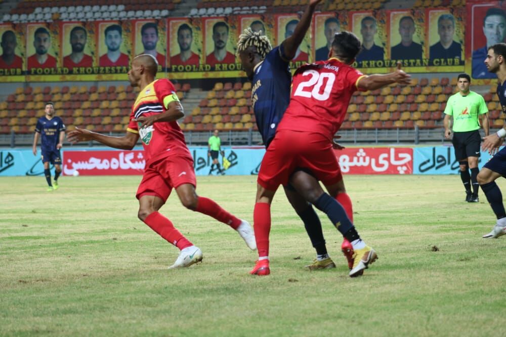 حاشیه‌های بازی تیم‌های فولاد خوزستان و گل گهر سیرجان