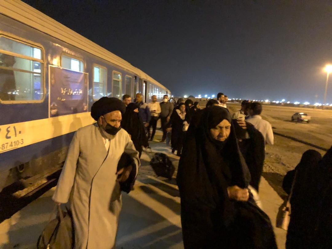 نخستین قطار ترکیبی تهران-کربلا وارد ایستگاه شلمچه در خوزستان شد