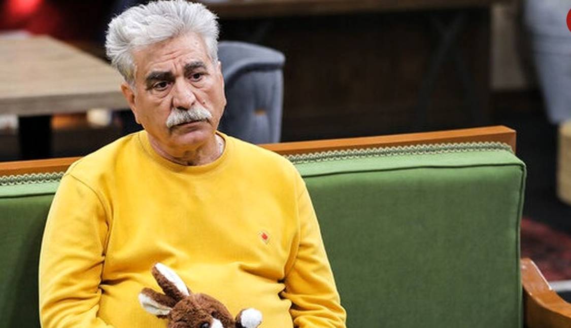 سیروس میمنت: خانواده ۱۱ نفره در یک اتاق ۱۲ متری زندگی می‌کردیم!