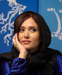 پریناز ایزدیار در اکران مردمی فیلم زن و بچه در پردیس سینمایی نیایش