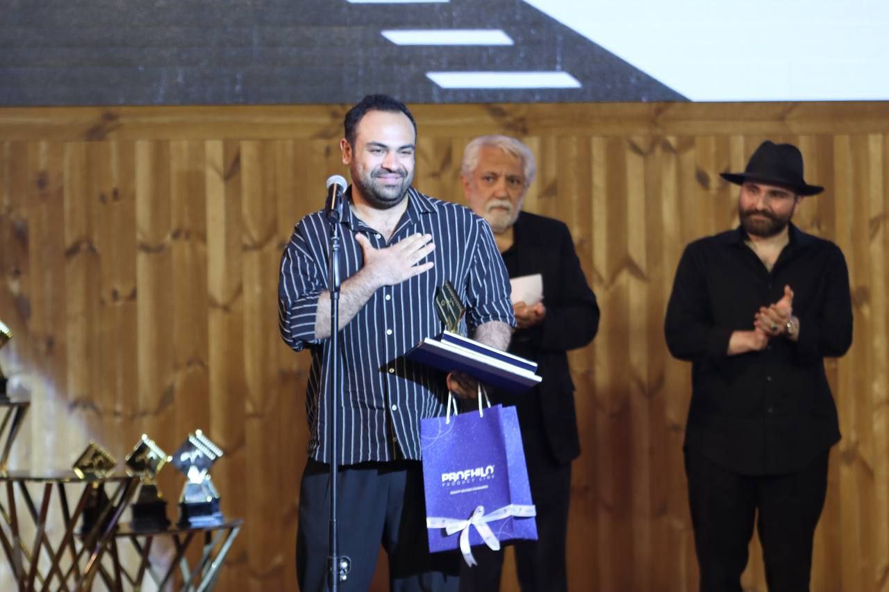 جایزه بهترین فیلم اول به آرمان خوانساریان برای فیلم «جنگل پرتقال» اهدا شد