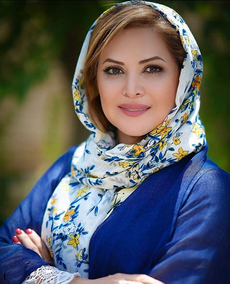 چهره ها/ عکس خوش حس‌وحالِ کمند امیرسلیمانی در شنبه بازار!