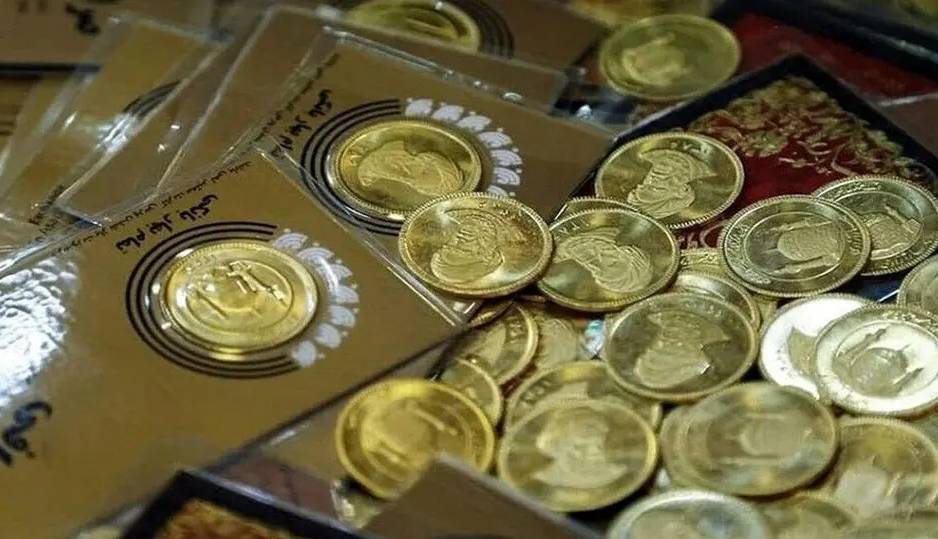 ادامه نوسانات طلا و سکه؛ دلار در کانال ۱۰۲ هزارتومان باقی ماند