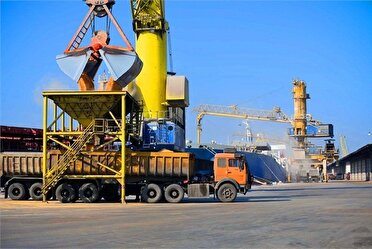 ذخیره مطلوب کالا‌های اساسی مورد نیاز کشور در بندر امام خمینی