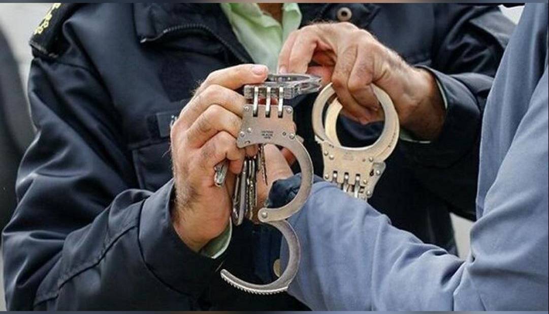دستبند پلیس شوش بر دستان قاتل متواری
