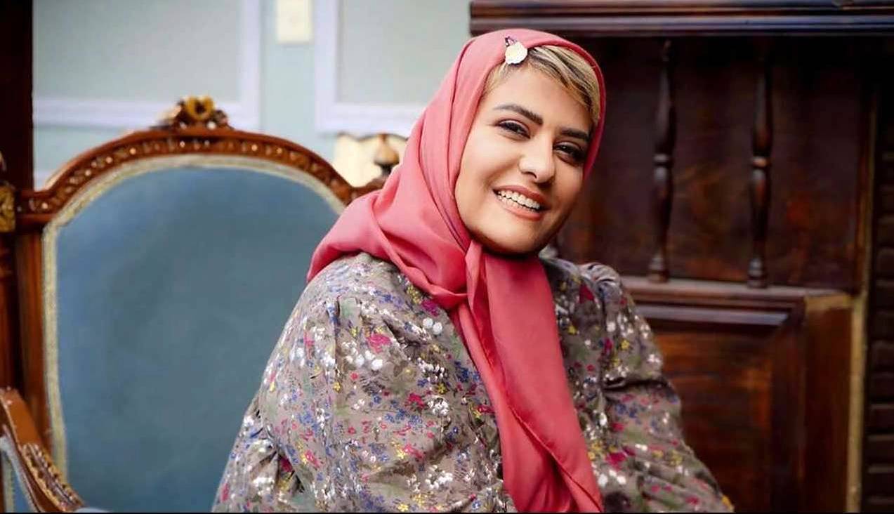 چهره ها/ تیپ ساحلی رابعه اسکویی در کنار خلیج فارس