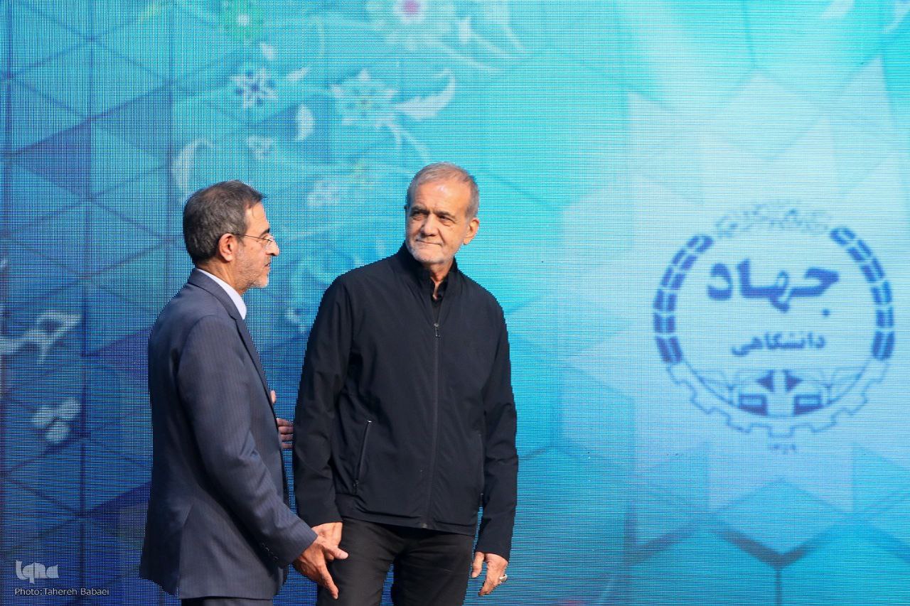 رئیس جمهور از نمایشگاه دستاوردهای جهاد دانشگاهی بازدید کرد