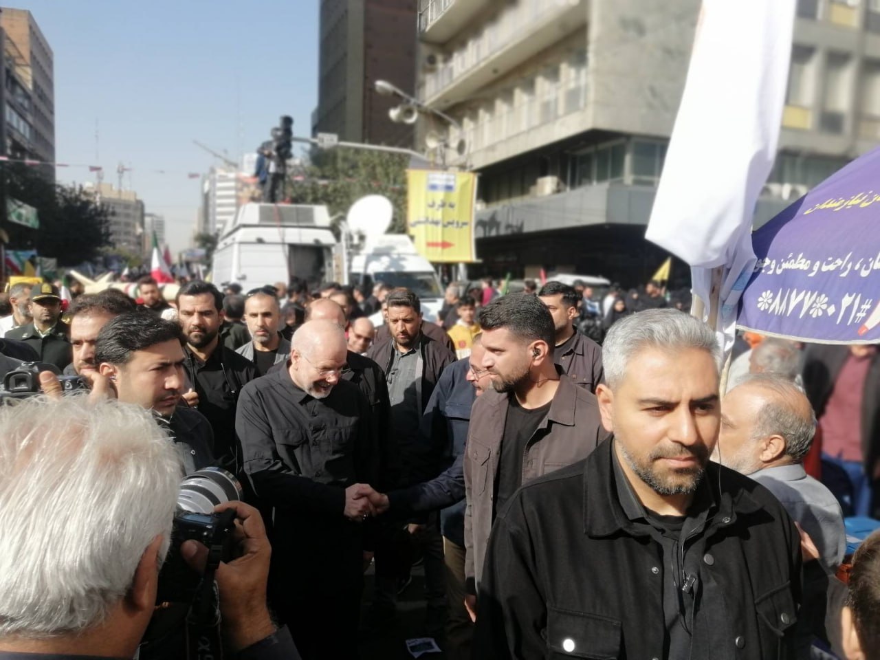 حضور قالیباف در راهپیمایی ۱۳ آبان