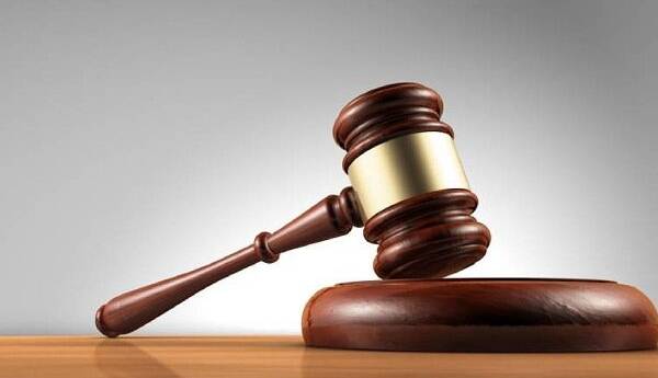 جاعل اوراق قضایی و اسناد رسمی به دام افتاد