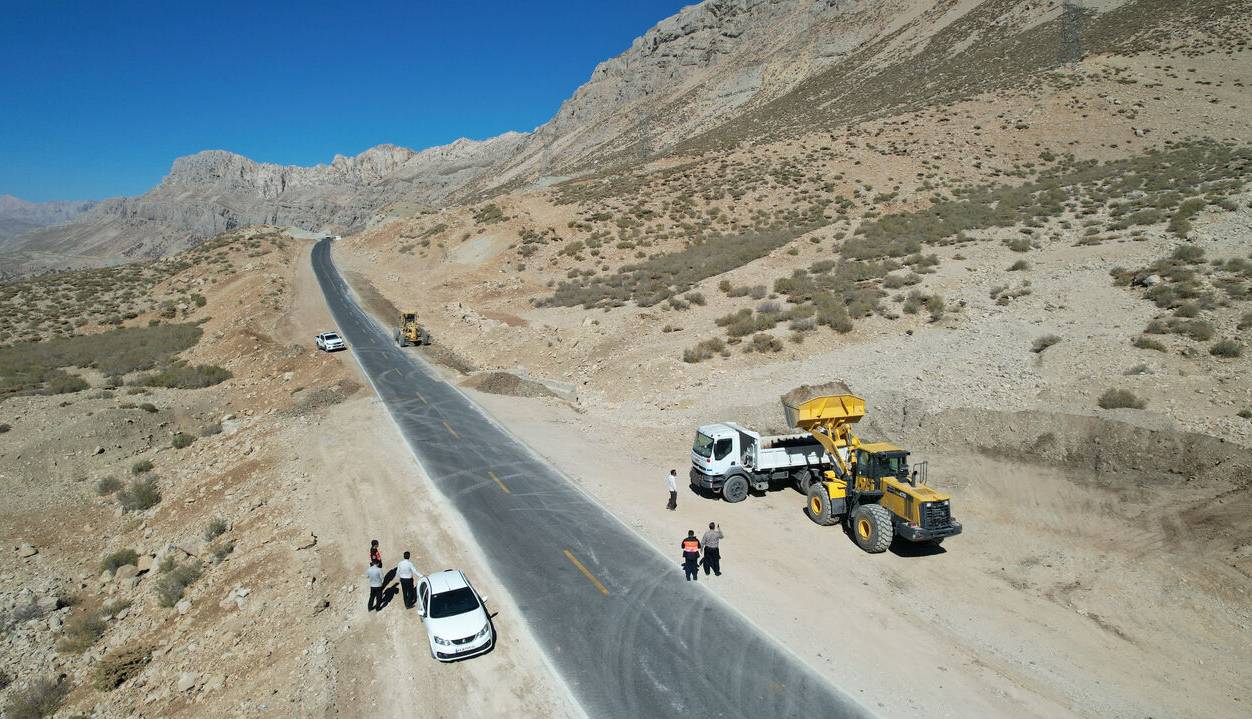 طرح ضربتی راهداری زمستانه در جاده‌های ارتباطی اندیکا آغاز شد