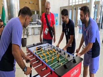 ملی‌پوشان فوتسال ایران بعد از تساوی مقابل افغانستان در بازی‌های کشورهای اسلامی به فوتبال‌دستی و دارت روی‌آوردند