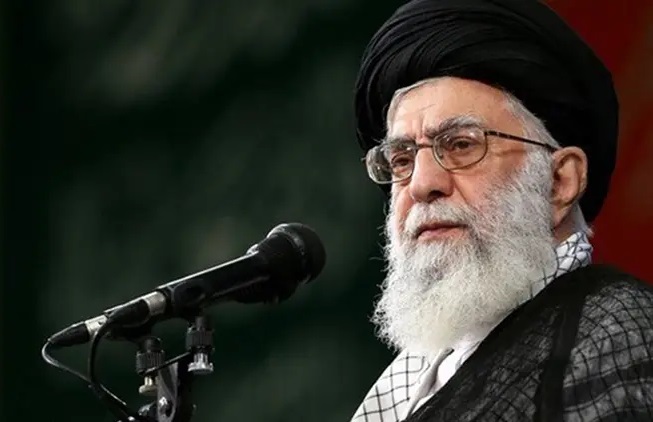 خاطره‌‌ای جالب از رهبر انقلاب؛ این به آن در!