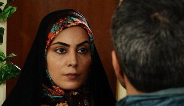 بازیگر سریال «گاندو» با لباس عروس در کنار دو فرزند خوانده‌اش