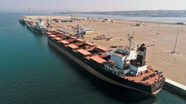 پهلوگیری کشتی حامل ۶۶ هزار تن گندم در بندر امام خمینی