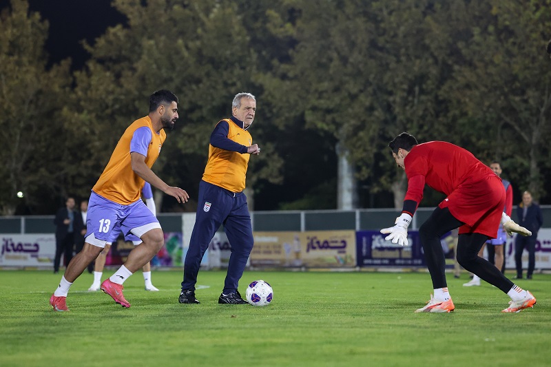 مطالبات بازیکنان و کادر فنی تیم ملی فوتبال از رئیس جمهور؛ پزشکیان با فوتبالیست‌ها همبازی شد