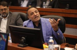 کیش با ظرفیت‌های بالا اما محدودیت‌های قانونی و مالیاتی روبه‌روست