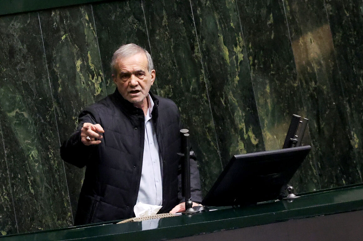 دولت و مجلس از عوامل اصلی تورم‌اند/ بهبود وضع انرژی نسبت به پارسال