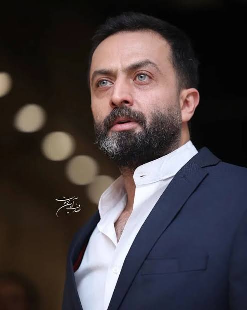 اشک‌های مصطفی زمانی در مراسم خاکسپاری زنده‌یاد همایون ارشادی