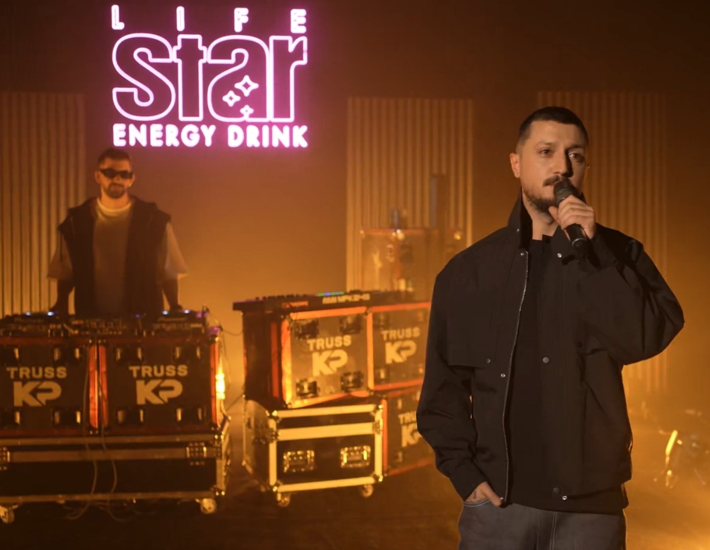 محمدرضا شایع با حمایت لایف استار کنسرت آنلاین برگزار کرد