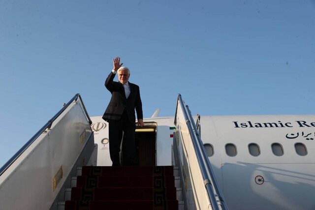 عارف به روسیه می‌رود