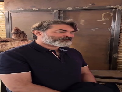 پارسا پیروزفر در نمایش «موش‌های بلفاست»