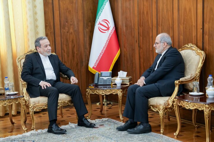 تاکید وزیر خارجه بر اهمیت تقویت مناسبات و همکاری‌ها با ایرلند