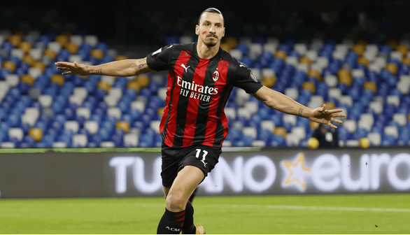 زلاتان مشعل المپیک را حمل می‌کند