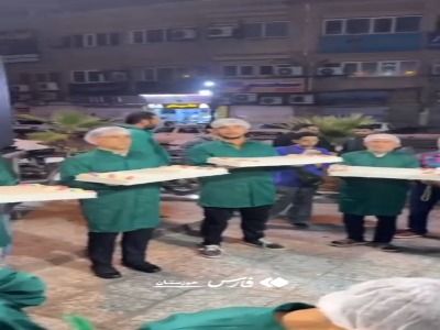 توزیع کیک ۱۰ متری در حسینیه ثارالله اهواز