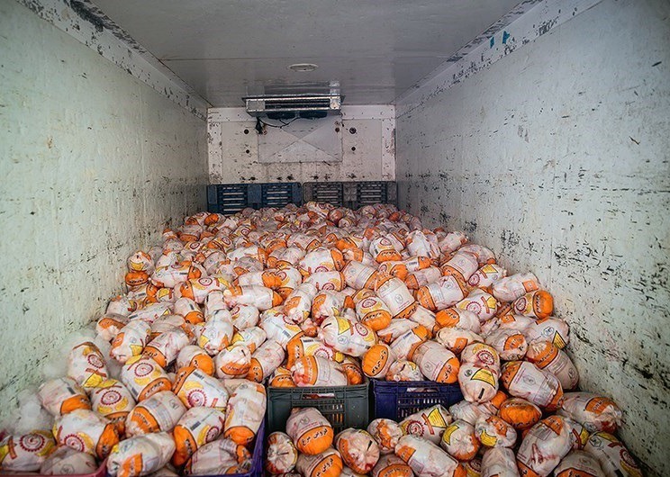 کشف و ضبط ۲ تن مرغ تاریخ مصرف‌گذشته در اهواز