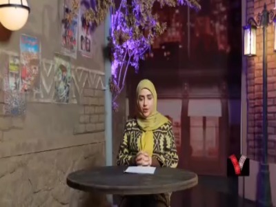 زنی با دوربین در خط مقدم جنگ