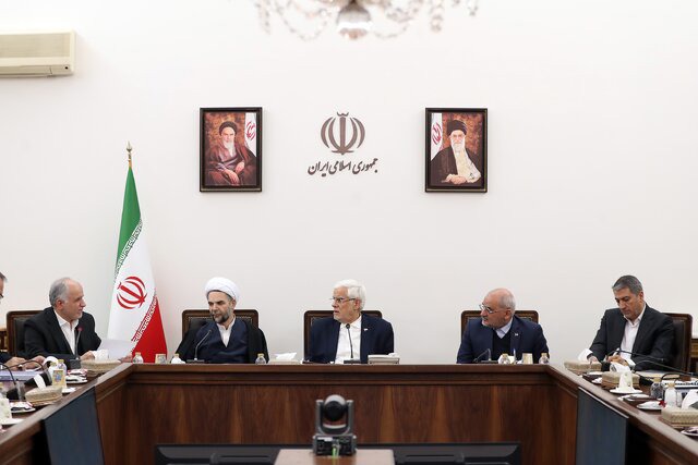 عارف در جلسه مشترک با معاون اول قوه قضاییه: دولت با همکاری سایر قوا بدنبال حل مسائل معیشتی مردم است