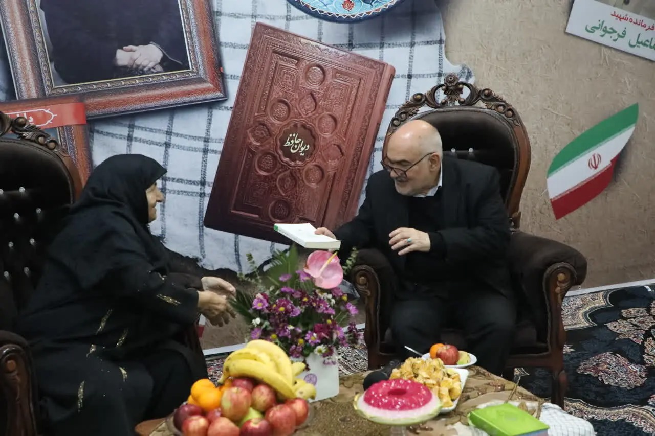 دیدار استاندار خوزستان با والدین شهیدان اسماعیل و ابراهیم فرجوانی