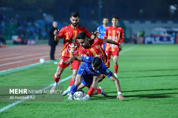 سرمربی فولاد و مربی استقلال خوزستان محروم هستند