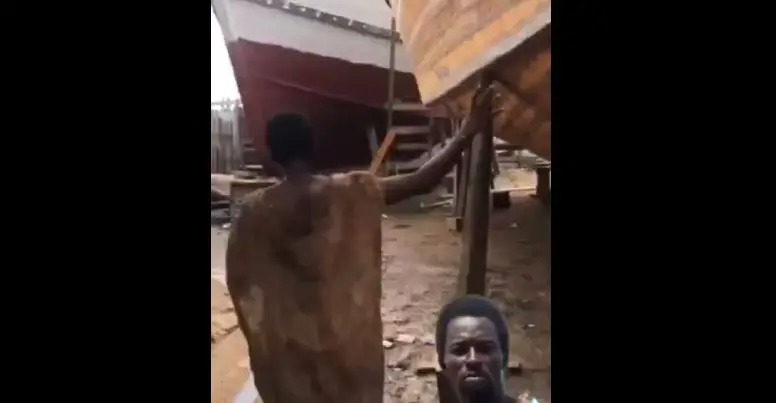 ابونوح مردی از غنا با ادعای پایان جهان کِشتی ساخت، پول مردم را گرفت و نهایتا بنز خرید!/ حالا می‌گوید پایان جهان را عقب انداختم/ ویدئو