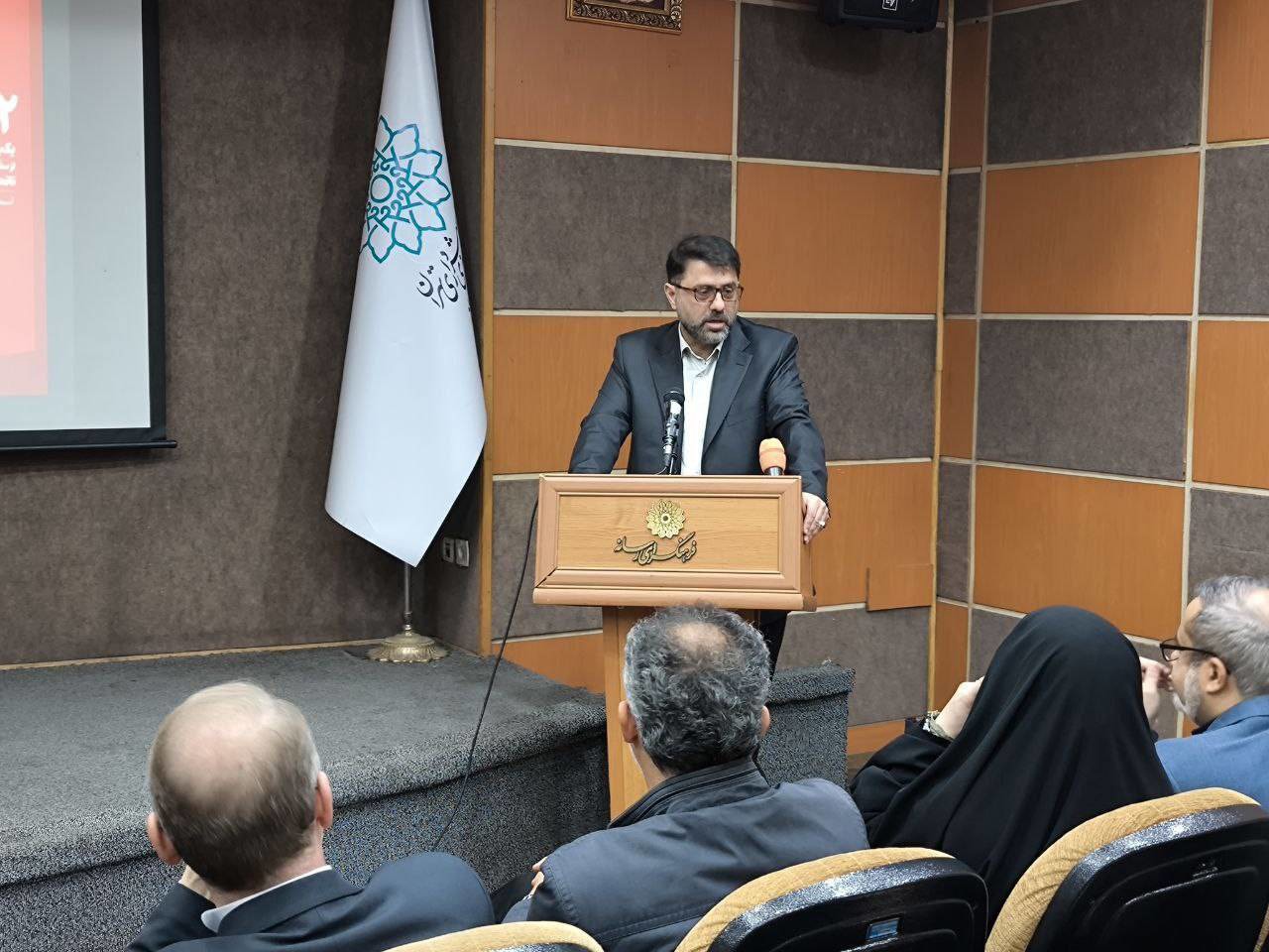 معاون دفتر عارف: برخی نمی‌خواهند حقایق تاریخی به صورت شفاف برای مردم روایت شود