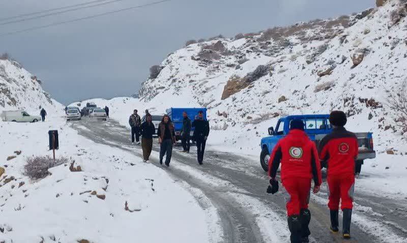 امداد رسانی به ۲۷۶ نفر گرفتار در برف در اندیکا به چهارمحال و بختیاری