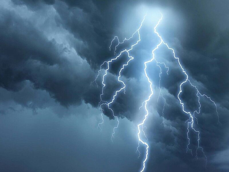 فوت مرد ۴۰ ساله‌ای در شوش بر اثر برخورد صاعقه