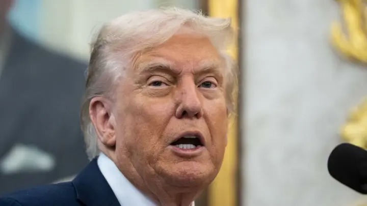 ترامپ: اگر تهران به برنامه موشکی اش ادامه دهد من از حمله به ایران حمایت میکنم