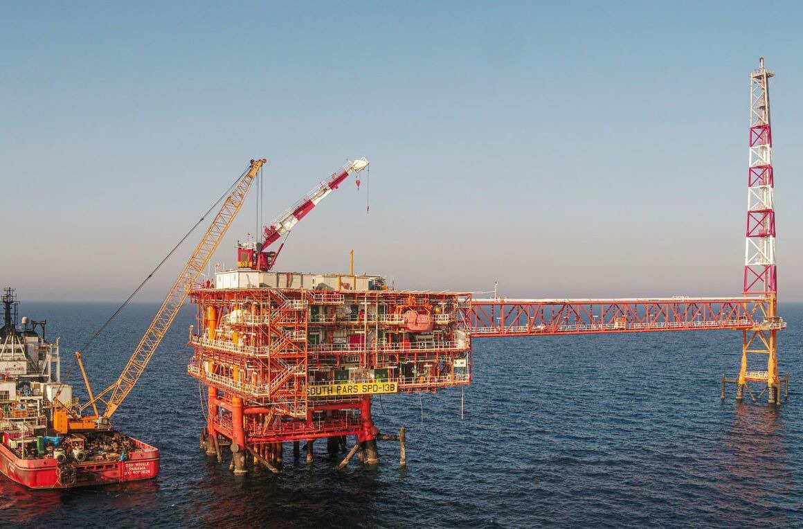 اجرای موفق عملیات اسیدکاری در سه حلقه چاه سکوی ۱۳B