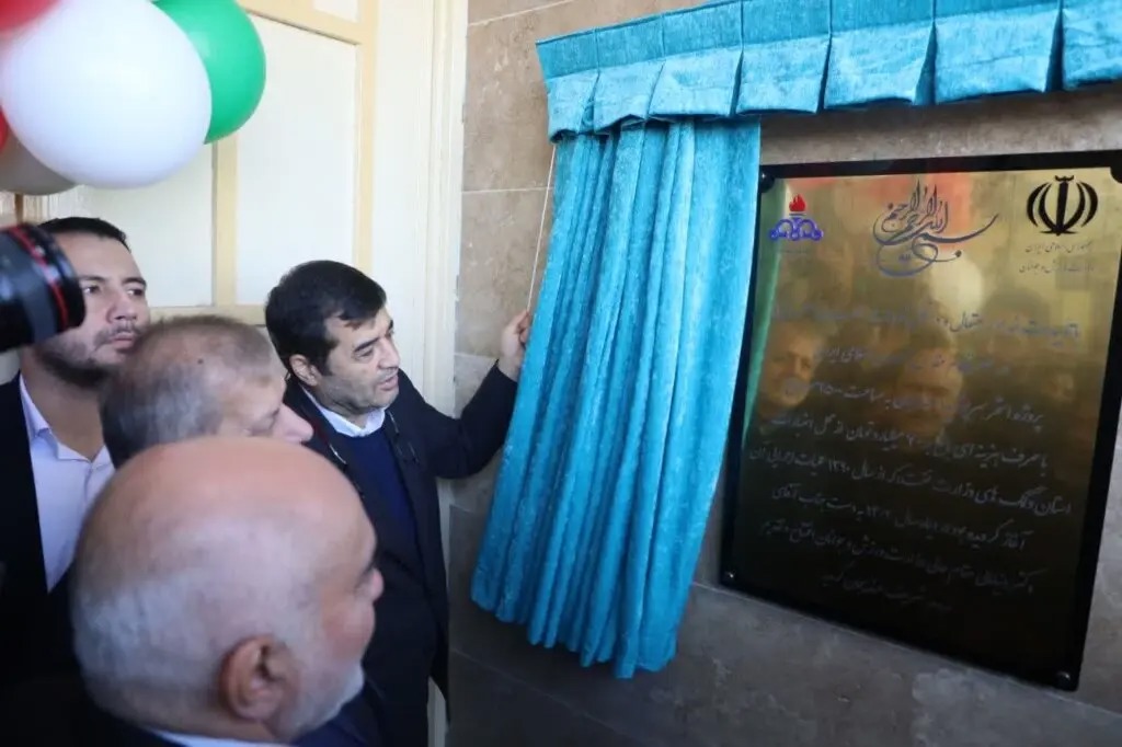 استخر سرپوشیده هندیجان با حضور وزیر ورزش و استاندار خوزستان افتتاح شد