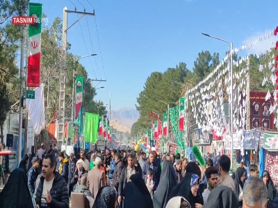حضور باشکوه زائران در مسیر مزار شهید سلیمانی
