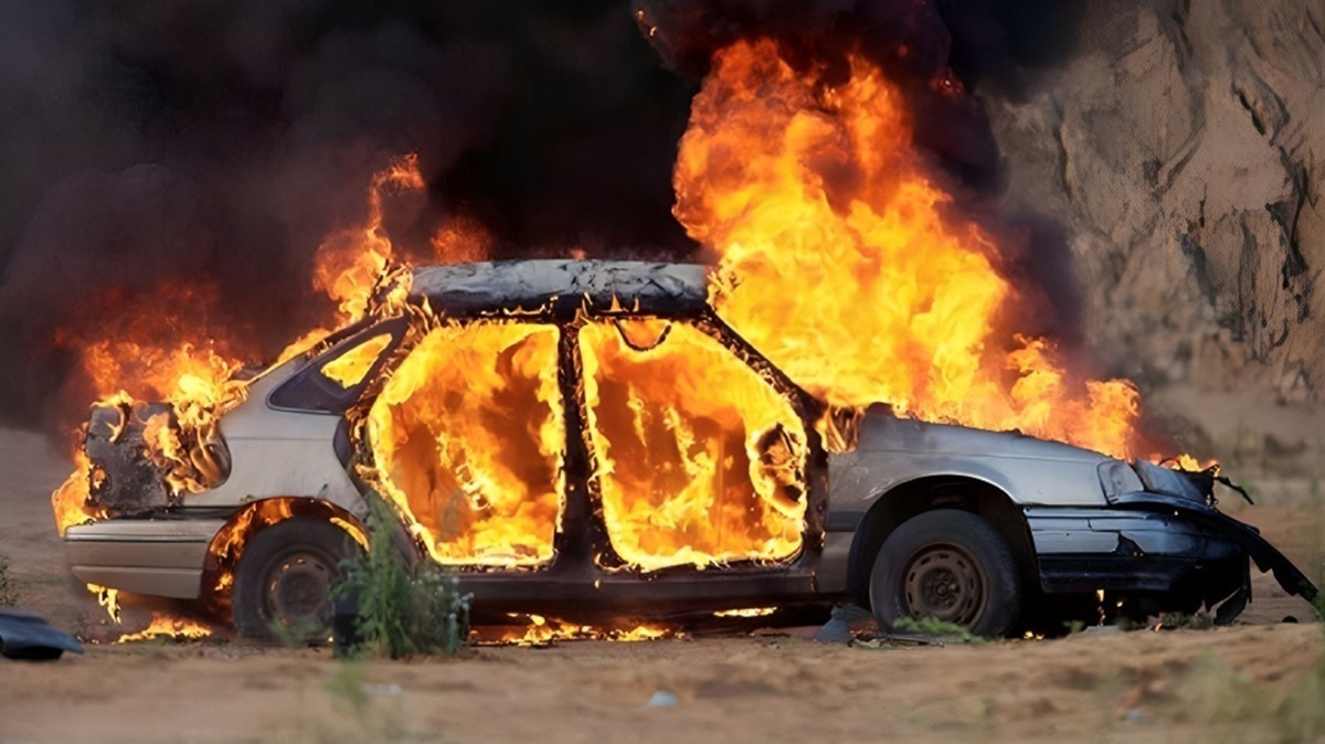 تصادف، علت آتش‌سوزی ۲ خودرو در بندر امام خمینی