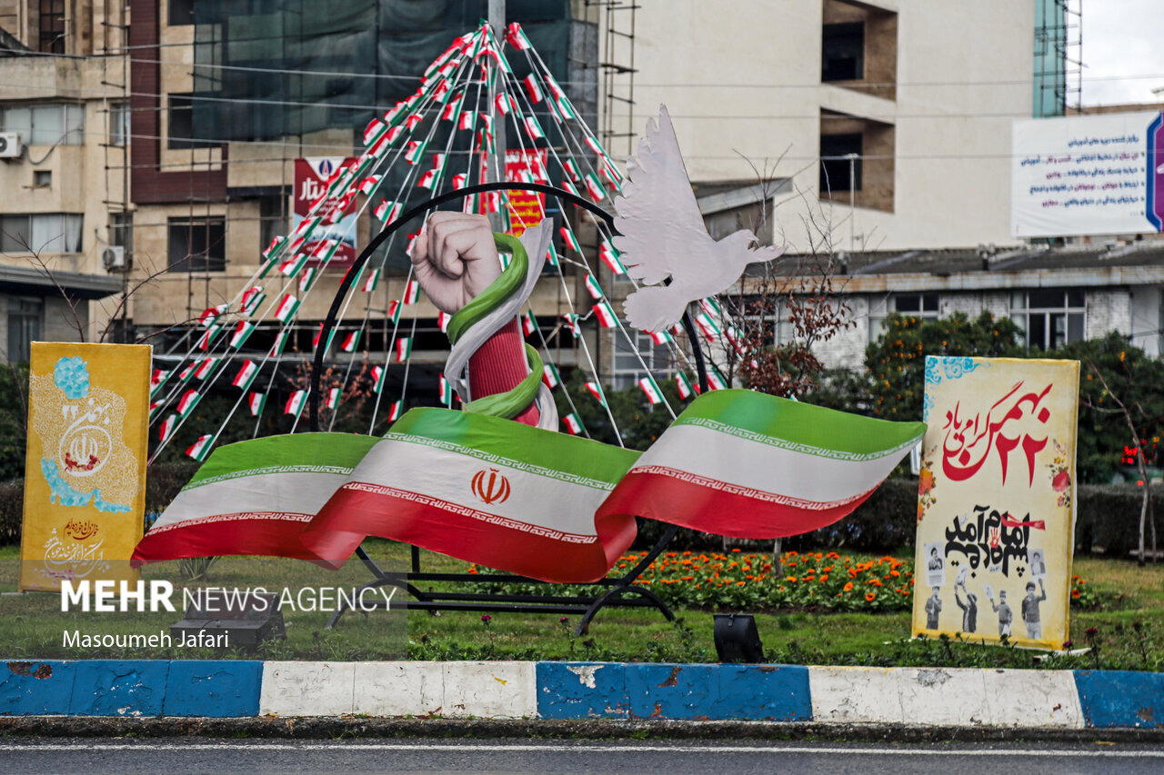 برگزاری جشن ۴۰۰۰ نفری دانش‌آموزی دهه فجر در پارک بانوان اهواز
